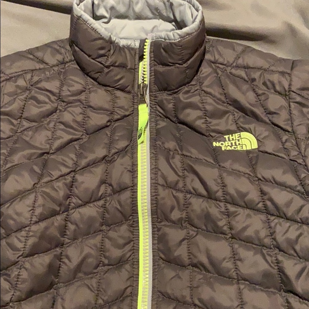 The North Face Boys M (10-12) Lightweight Jacket